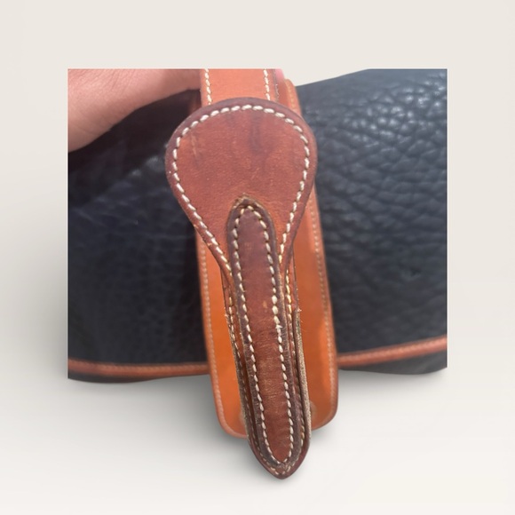 *VINTAGE* Dooney & Bourke All-Weather Leather Fold-Over Flap Crossbody - 80’s - Picture 8 of 13